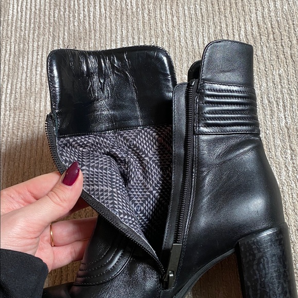 Aquatalia Illiana Weatherproof High Block Heel Chunky Boots Black Leather Size 8 - Picture 13 of 14